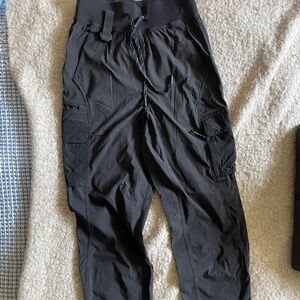 Lululemon High Rise Cargo Hiking Pant size 4